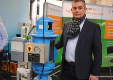 Rob Zwaard van Uvar bij de Udimatic zelfreinigend filter. Verkrijgbaar bij Smits.